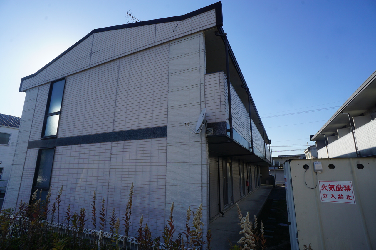 レオパレス大陽弐番館のエントランス