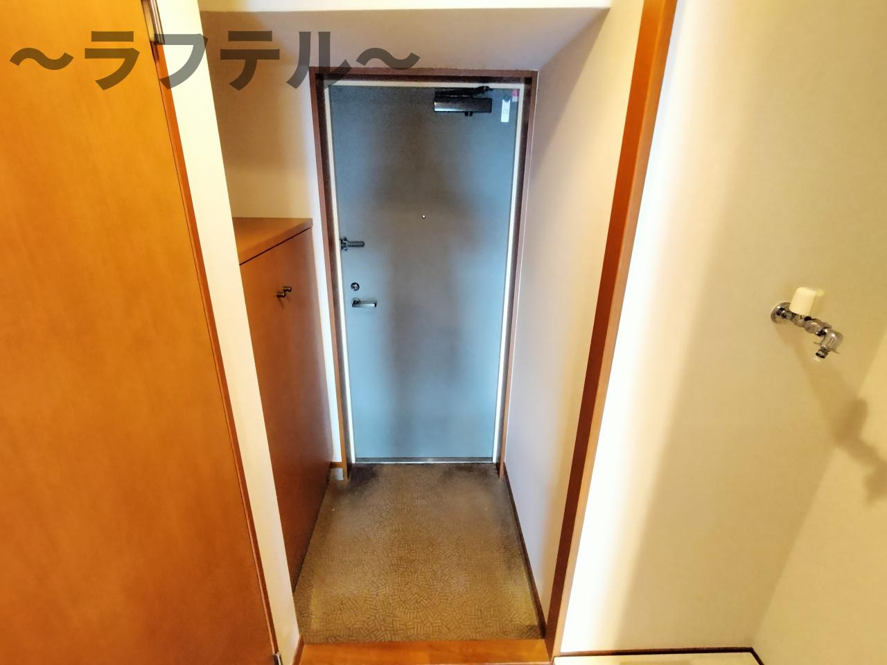 セントランド所沢の玄関|反転タイプ