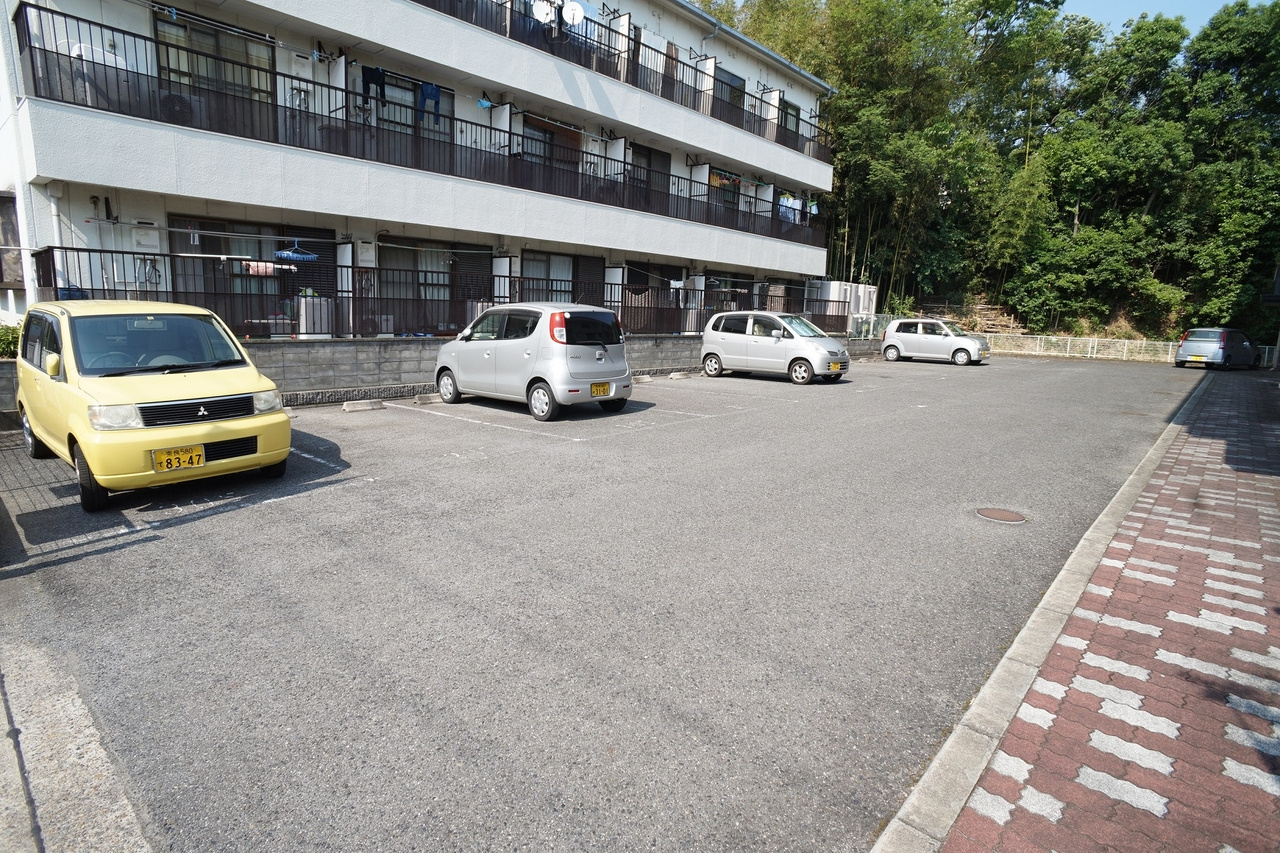 ハピネスＡ・Ｂの駐車場