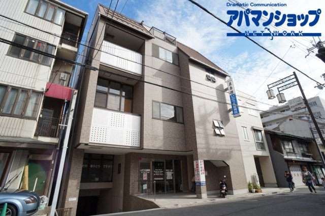 パレス本町の外観