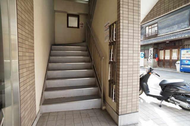 パレス本町のエントランス