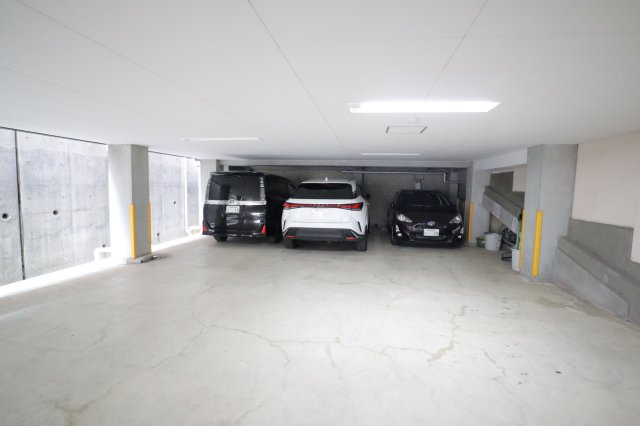 パレス本町の駐車場