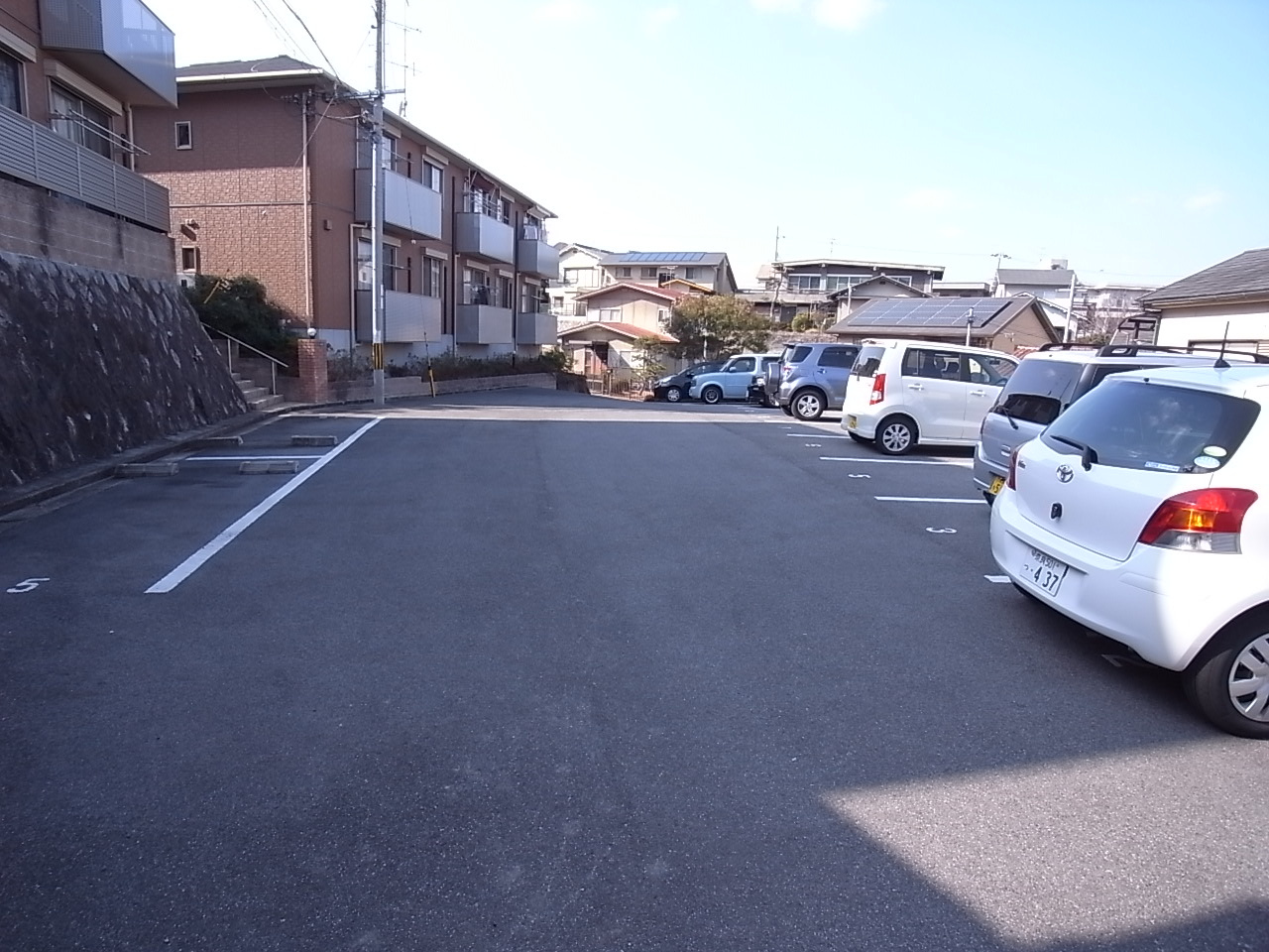 シャーメゾン東松ヶ丘Ａの駐車場