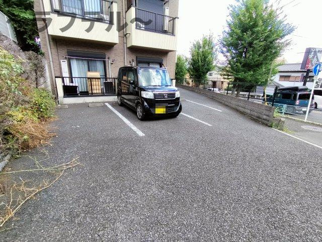 Ｆ・ボヌールの駐車場