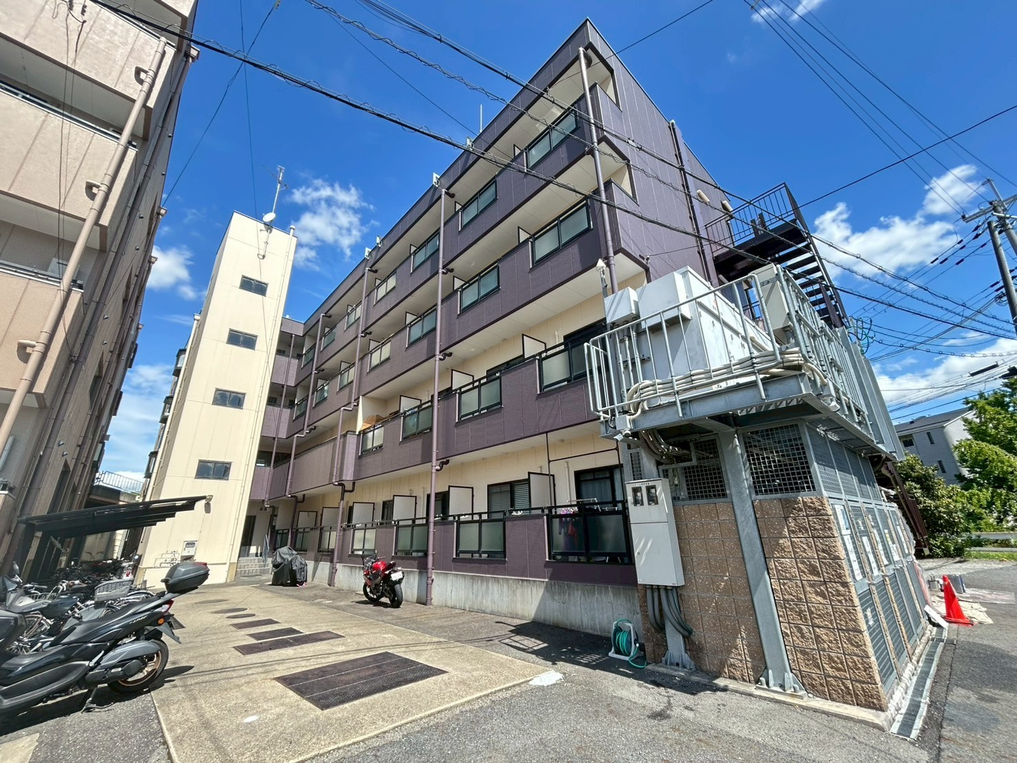 ロイヤルクリヨンの外観