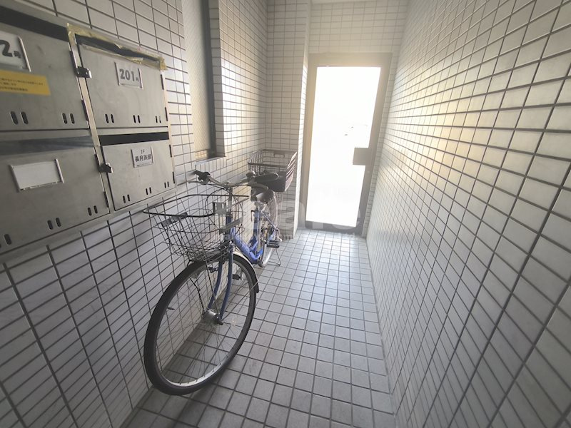 三鷹市新川５丁目の賃貸マンションのロビー
