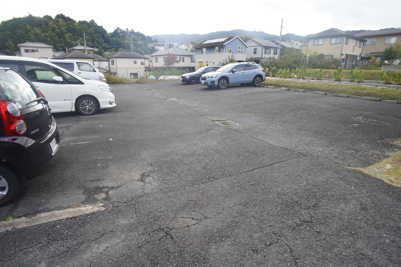 サンローレル生駒の駐車場