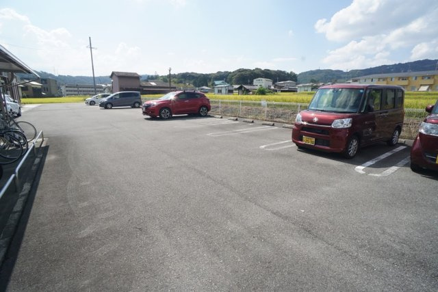 サンリット・ヴィラの駐車場