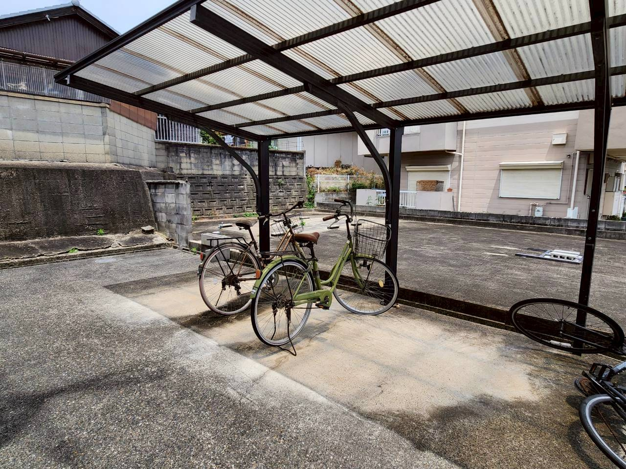 パシオ西奈良の駐車場