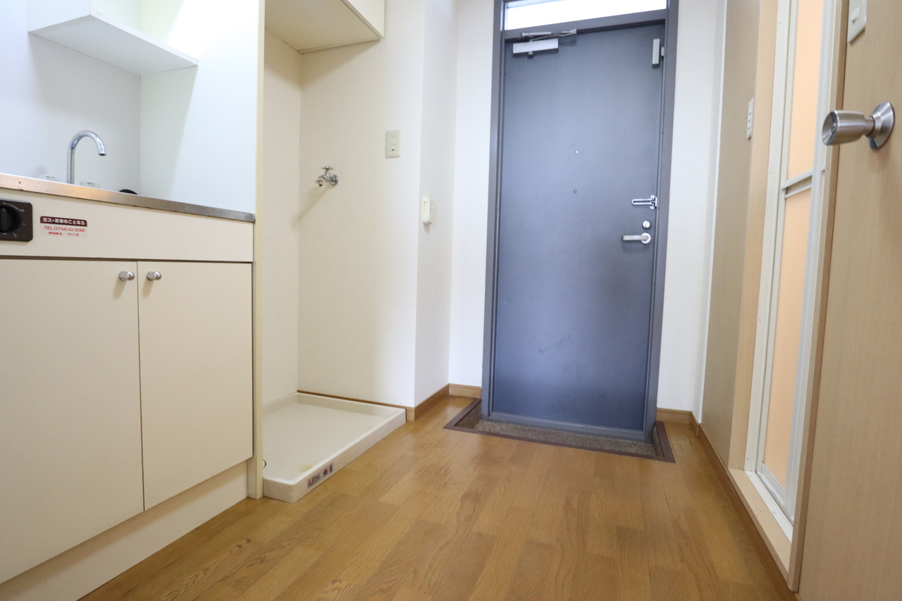 レオパレス冨田の玄関
