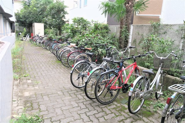 （旧）ジョイフル浦和の駐車場|☆敷地内駐輪スペース☆