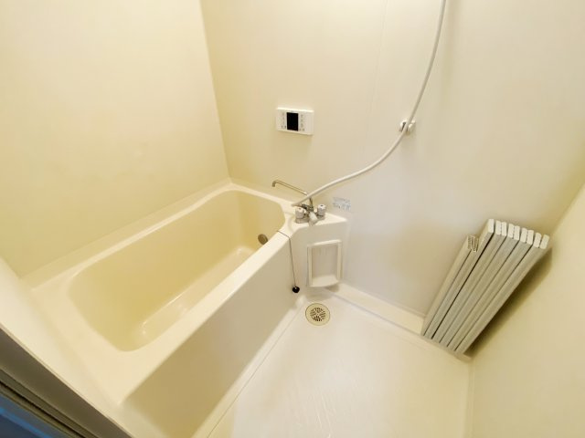 メゾンドソレイユ　A棟（錦町）の浴室|別号室の参考写真です。