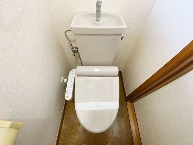 メゾンドソレイユ　A棟（錦町）のトイレ|別号室の参考写真です。