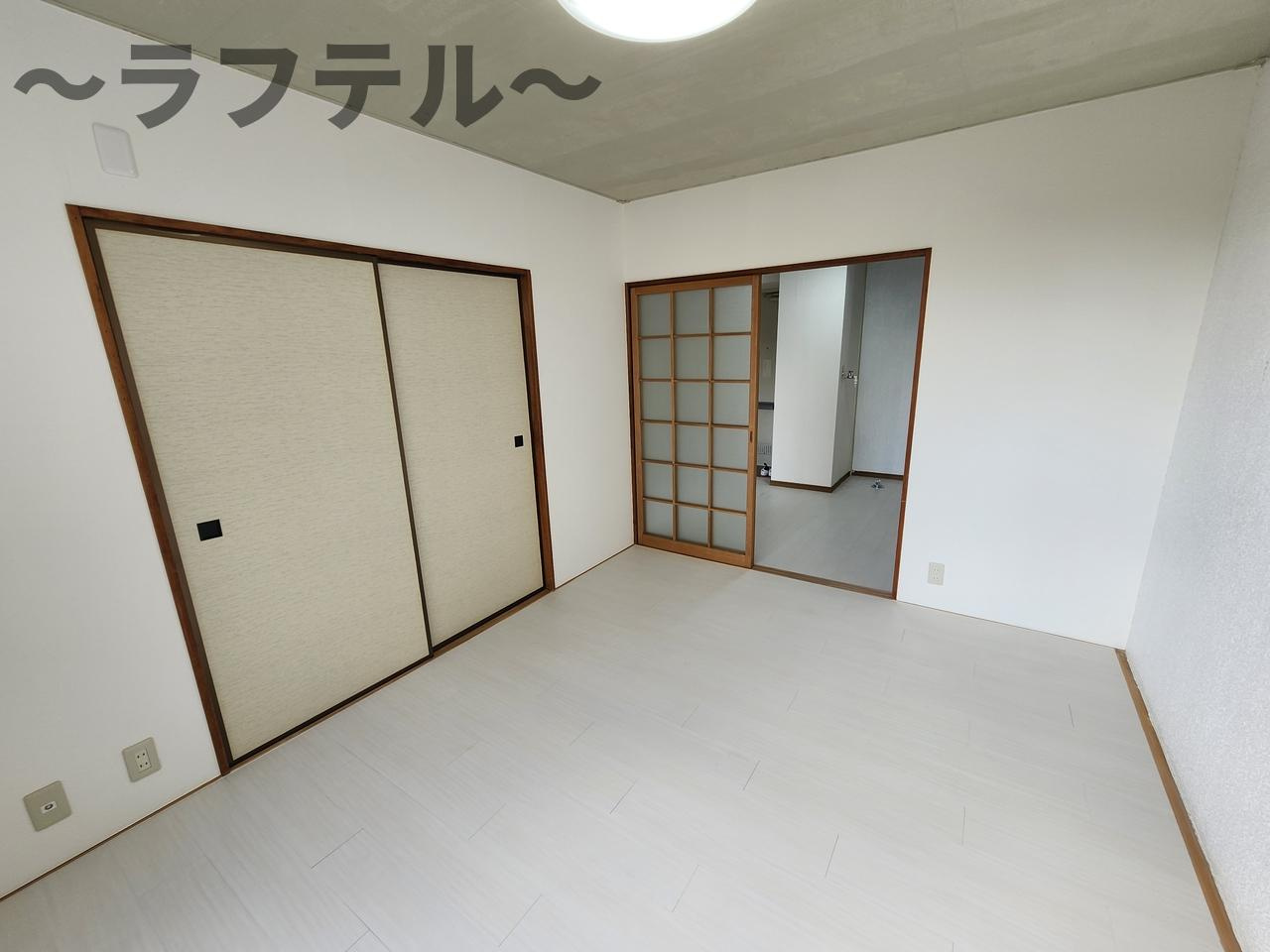 ハンティングヒルの居間・リビング|別部屋イメージ写真