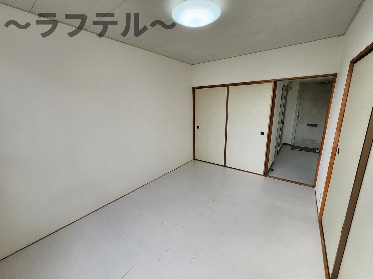 ハンティングヒルの居間・リビング|別部屋イメージ写真