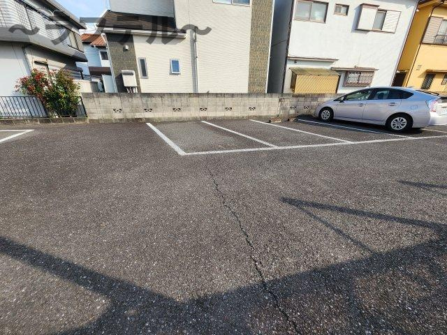 ハンティングヒルの駐車場