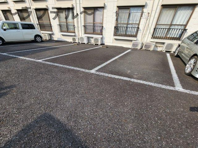 ハンティングヒルの駐車場