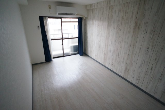 北羅マンションの洋室