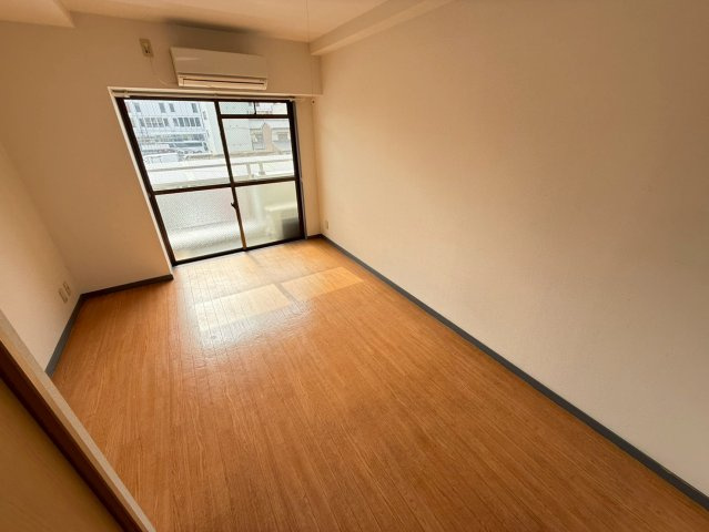 北羅マンションの洋室