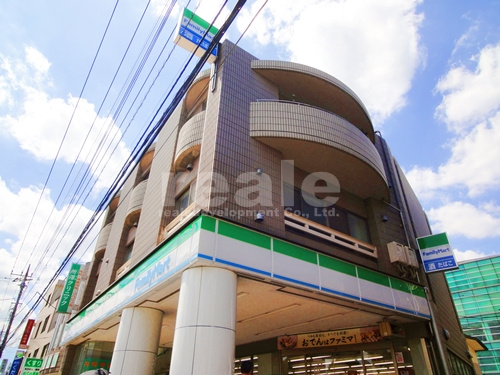 三鷹市新川６丁目の賃貸マンションの外観