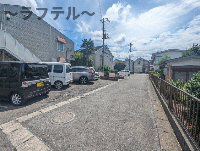 ピュアタウン上新井Bの駐車場
