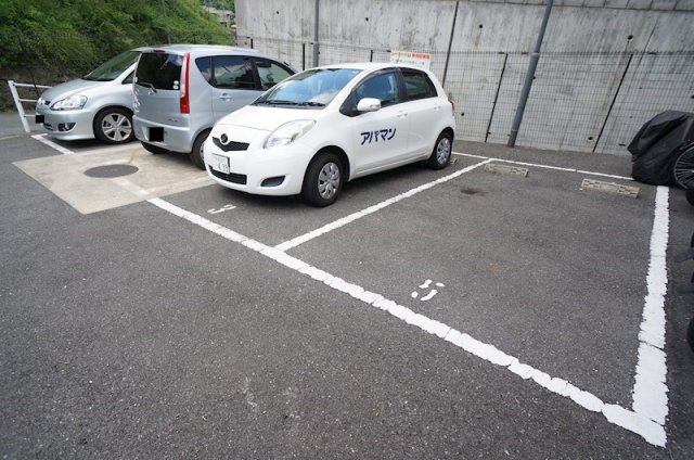 レナードＵの駐車場