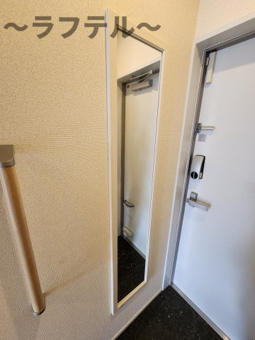 入間市下藤沢５丁目のアパートの玄関