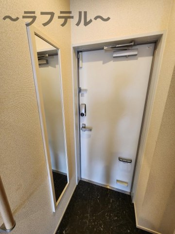 入間市下藤沢５丁目のアパートの玄関