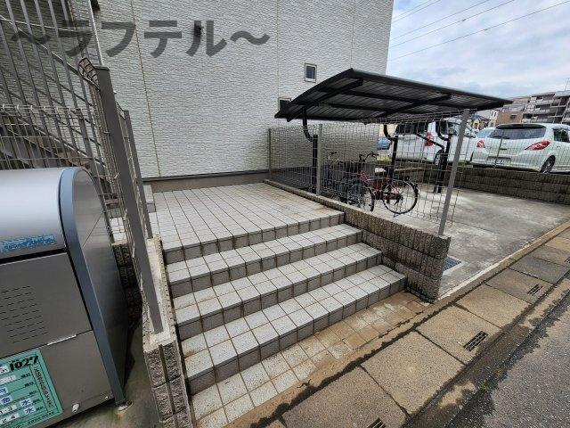 入間市下藤沢５丁目のアパートのエントランス