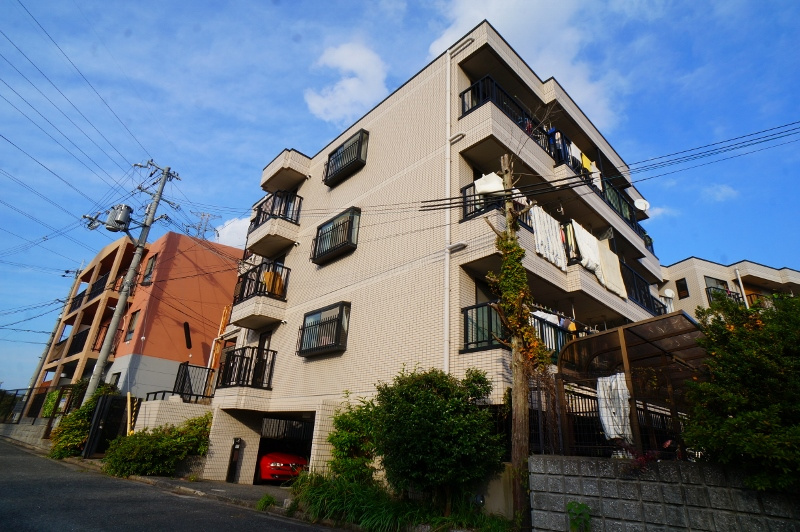 奈良市佐保台西町の賃貸マンションの外観