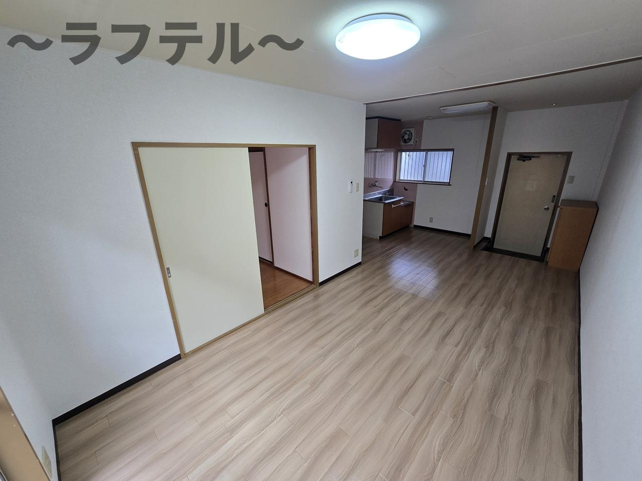 エステート和ヶ原Bの居間・リビング
