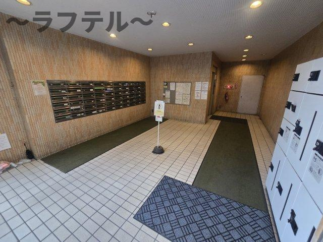 入間市駅前ビルのロビー