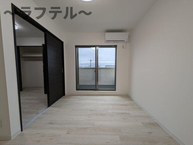 狭山市中央４丁目のアパートの居間・リビング