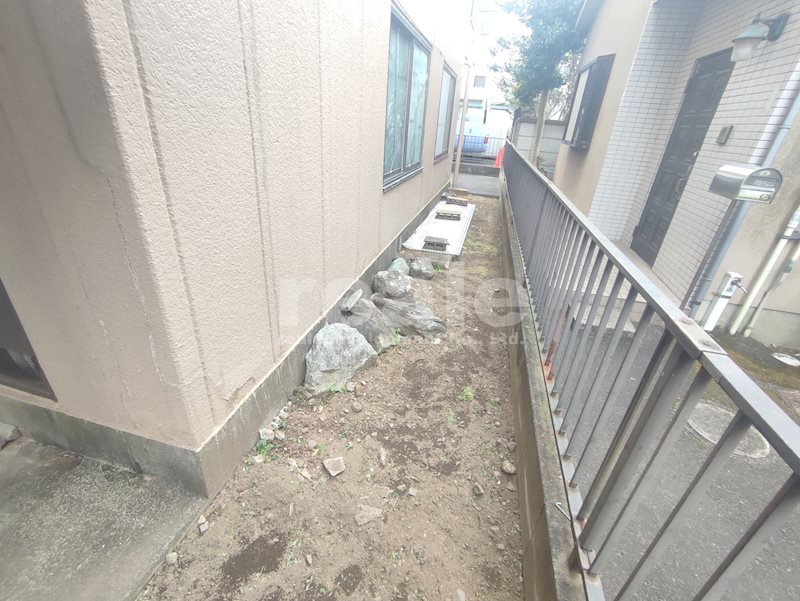 武蔵野市八幡町１丁目の賃貸マンションのエントランス