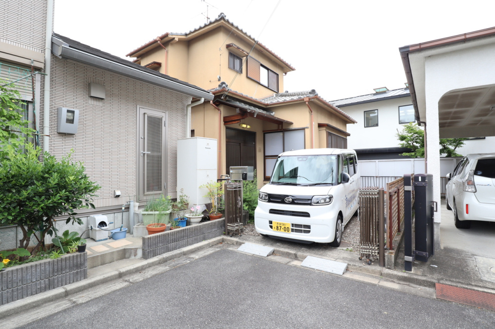 香芝市磯壁３丁目の一戸建てのエントランス