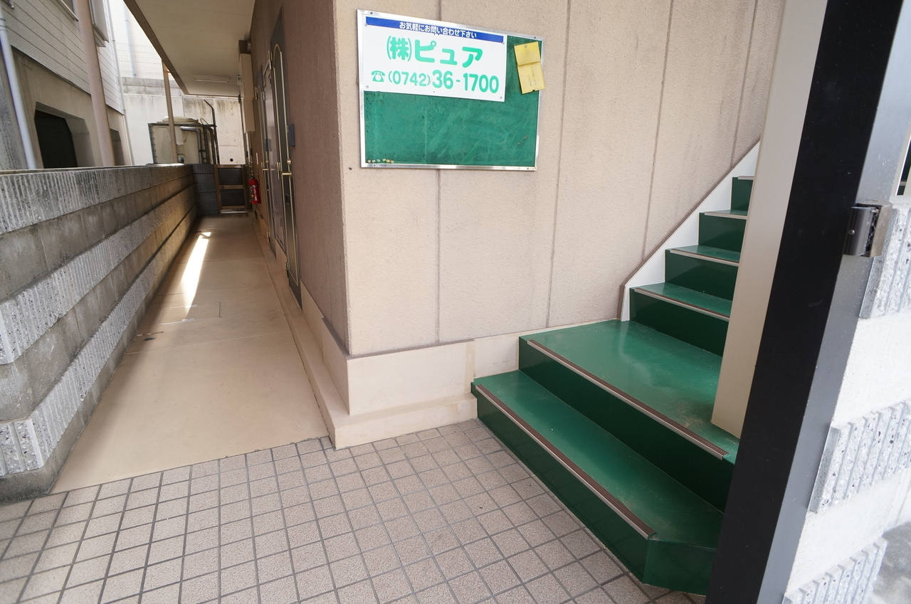 プレステージ富雄のエントランス