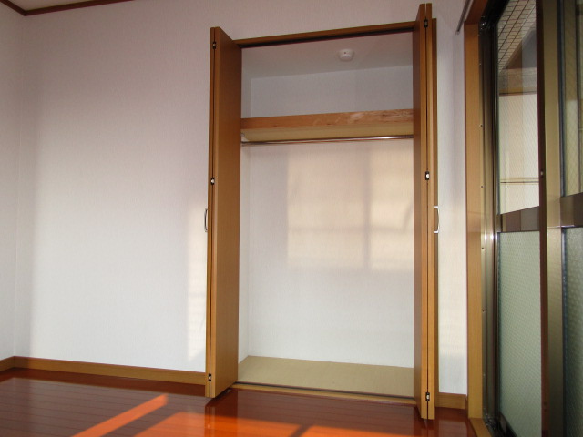 アパルト文の里の収納|内装は同建物・別部屋の参考写真です。