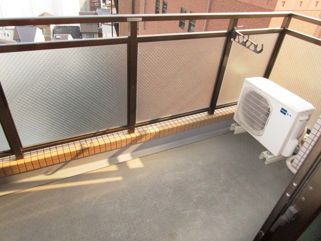 アパルト文の里のバルコニー|内装は同建物・別部屋の参考写真です。