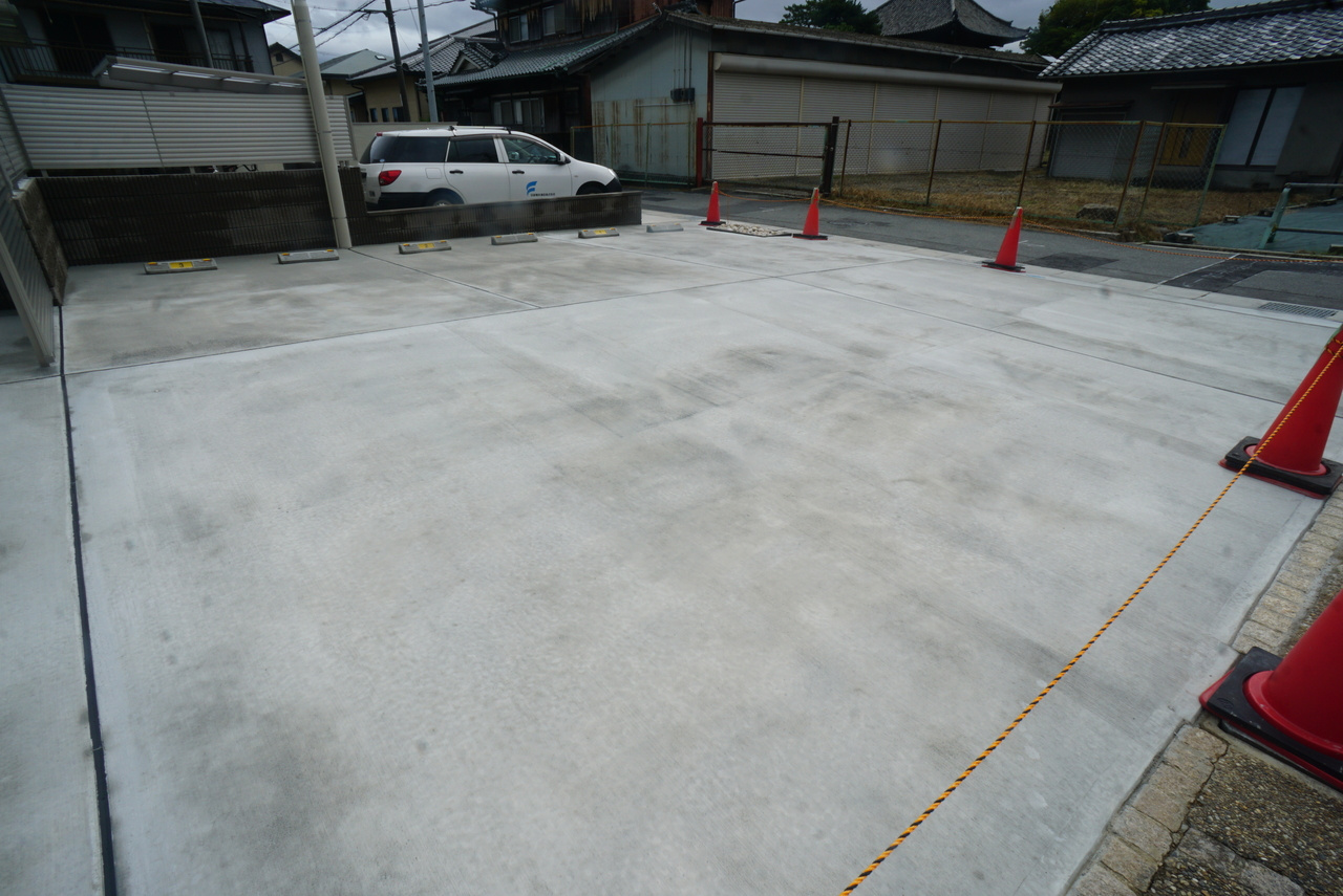 エトワール伏見の駐車場