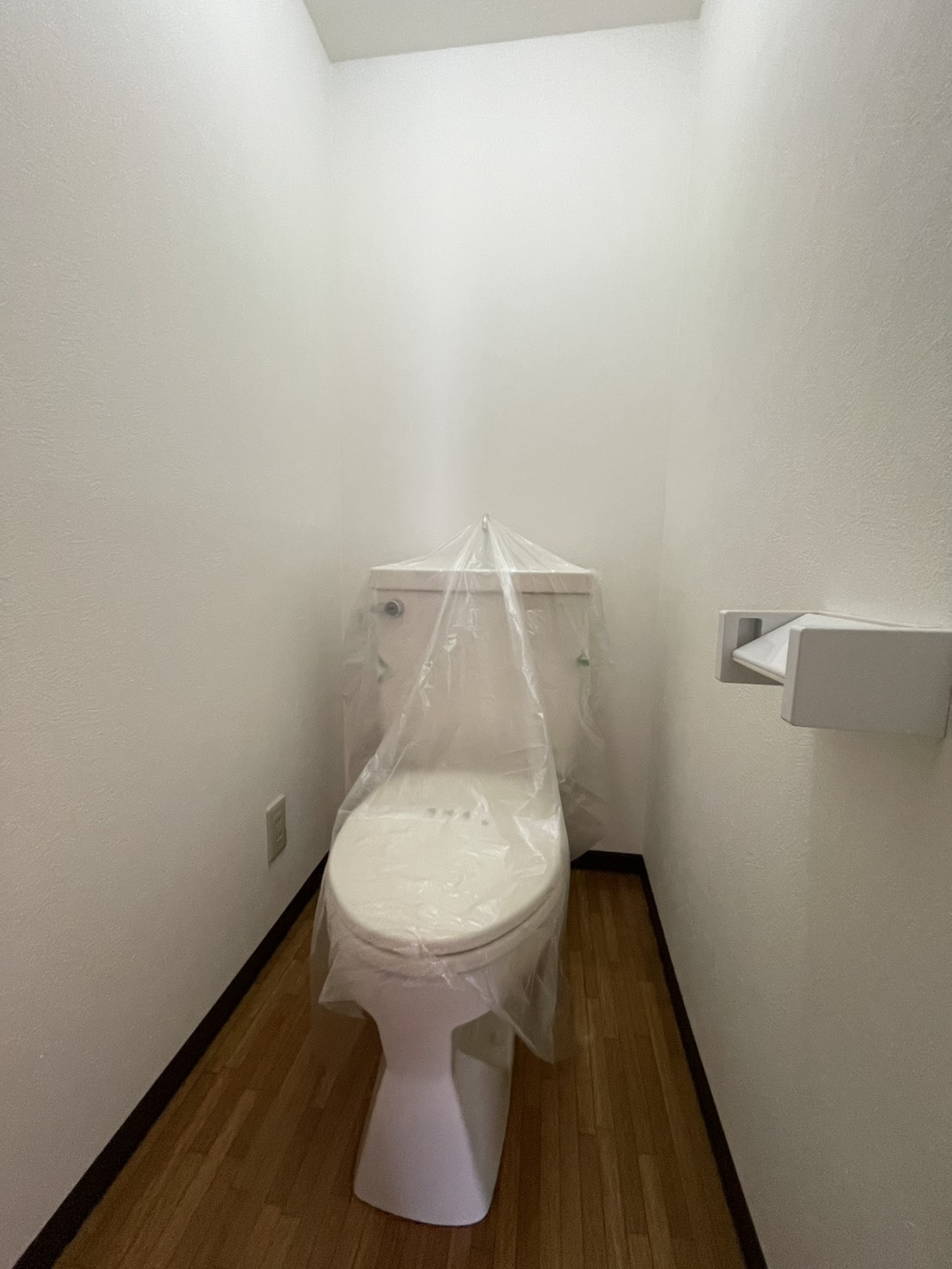 グレースコート甲東園のトイレ|落ち着いた色調のトイレです