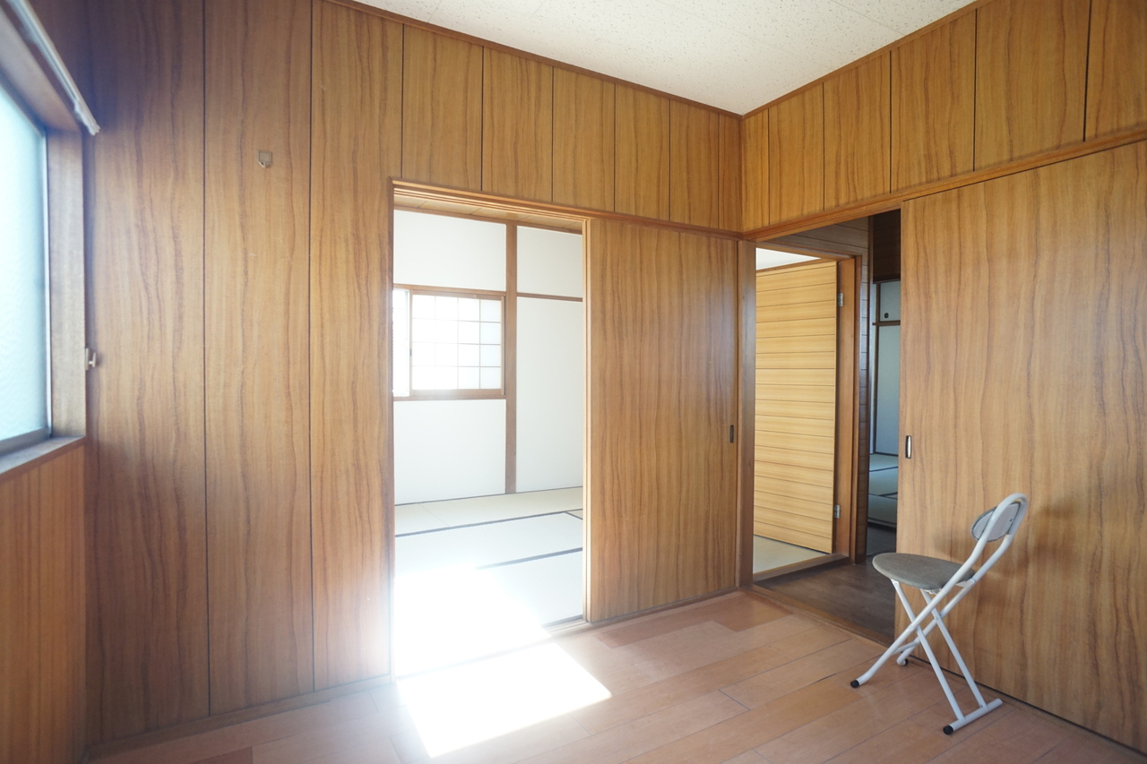 五条西１丁目戸建の洋室