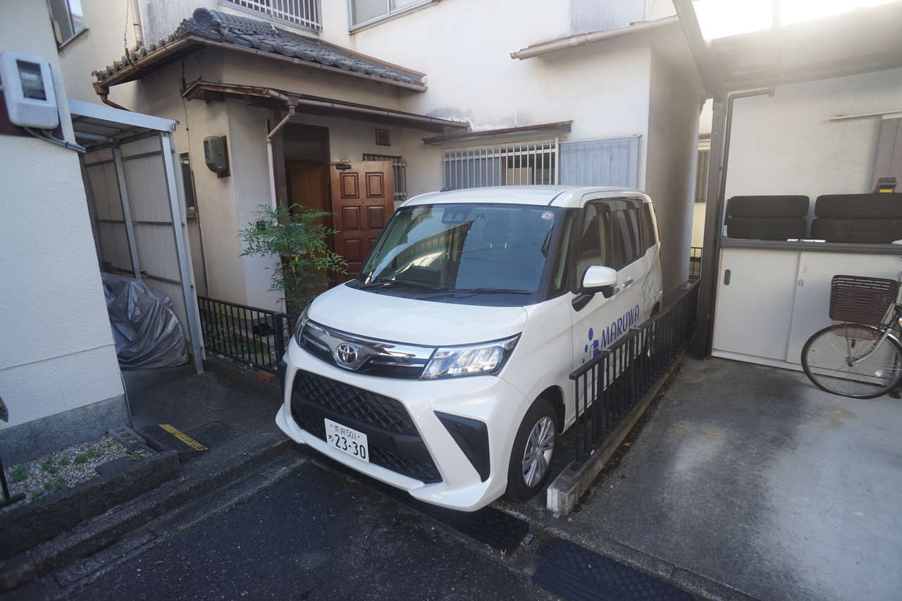 五条西１丁目戸建の駐車場