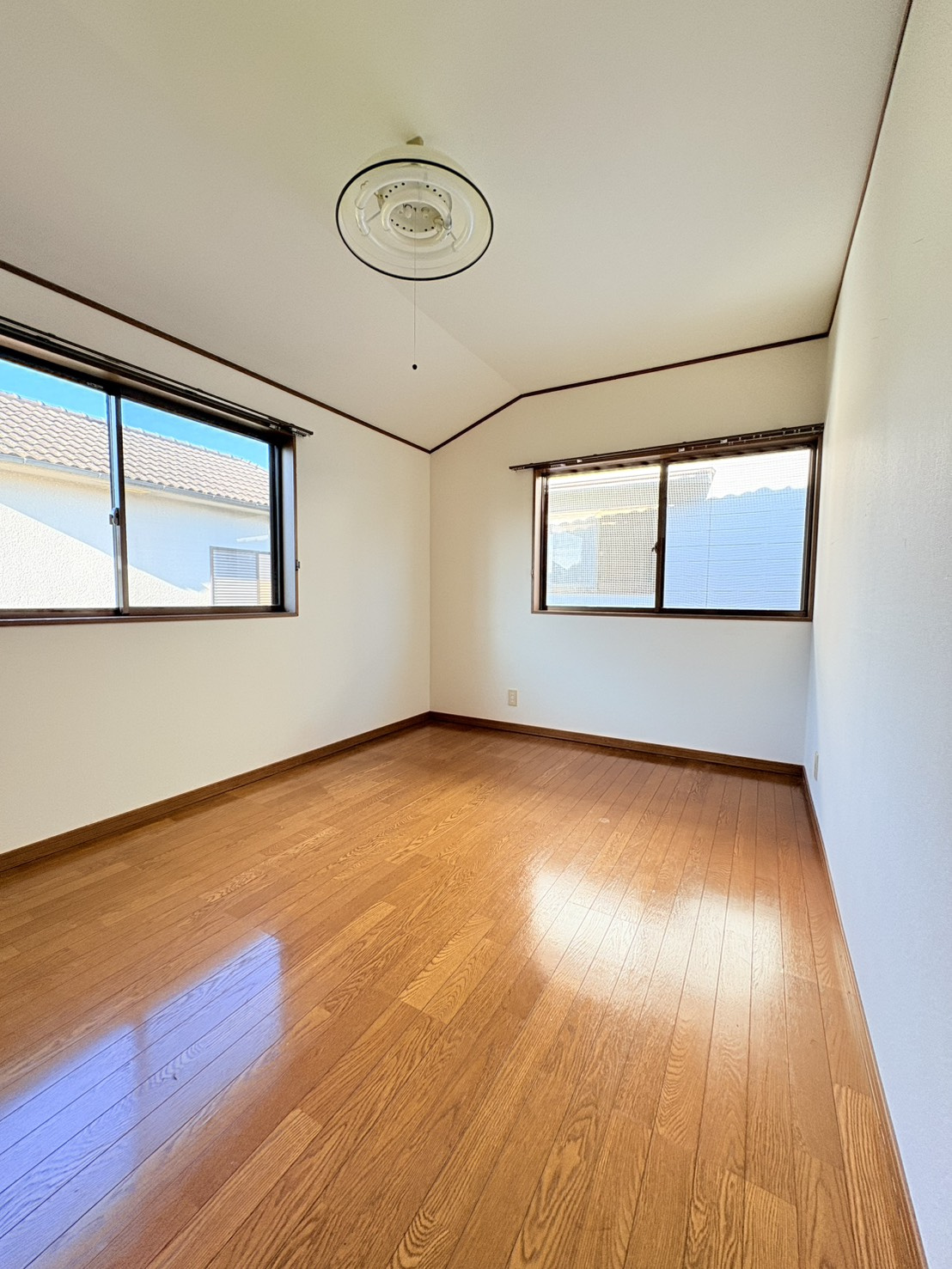 屋敷町戸建の居間・リビング