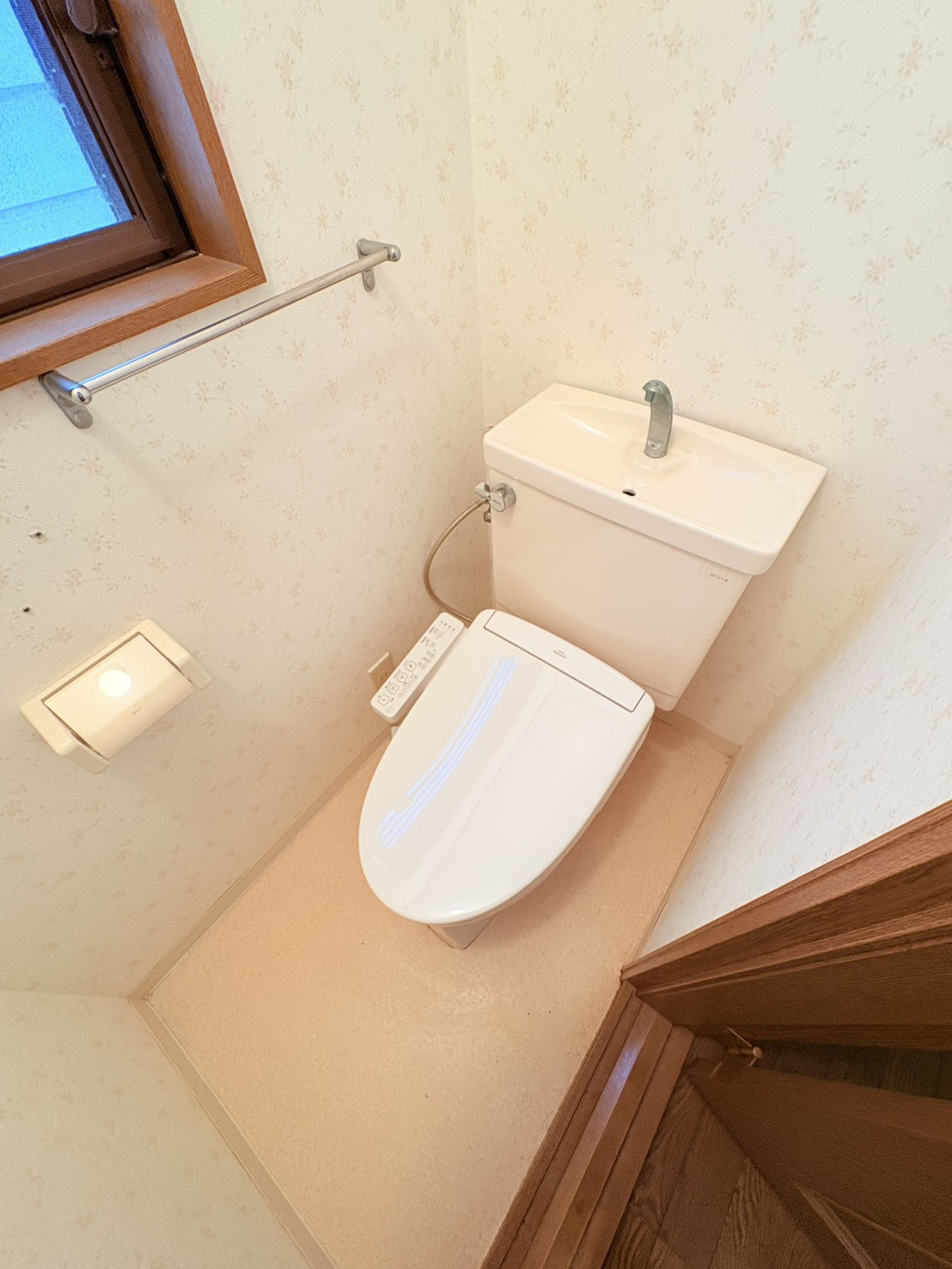 屋敷町戸建のトイレ