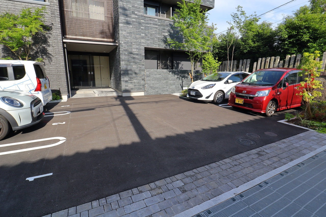 クオレールの駐車場