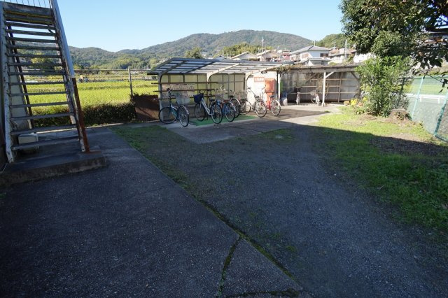 南生駒ハイツの駐車場