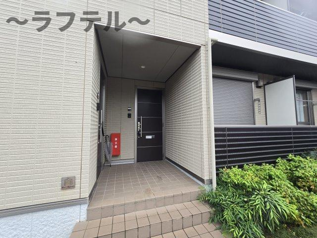 所沢市大字久米のアパートのエントランス