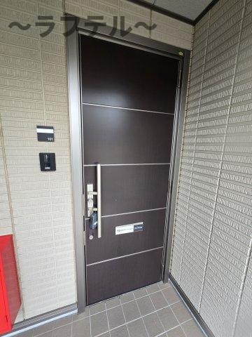 所沢市大字久米のアパートの玄関