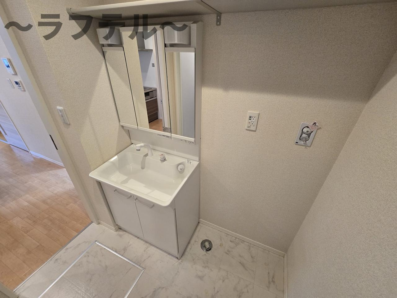 所沢市大字久米のアパートの洗面所