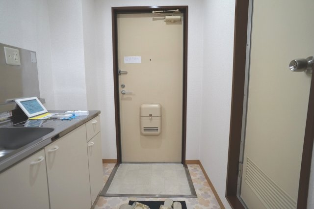 ハイタウンＡ棟の玄関